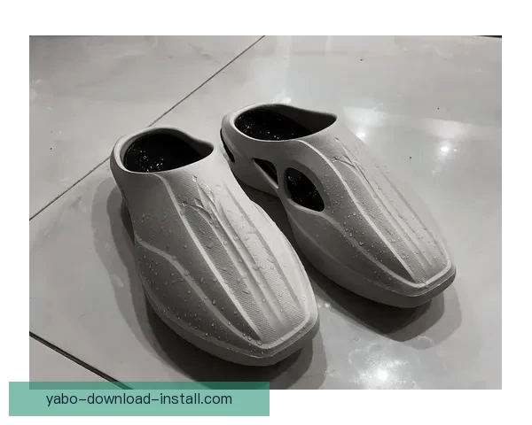 约基奇赛后穿小黄人拖鞋亮相曾COS格鲁角色趣味十足 约基奇赛后穿小黄人拖鞋亮相曾COS格鲁角色趣味十足