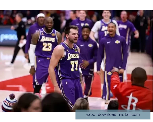 詹东里出战热火成疑湖人凌晨抵达迈阿密备战比赛